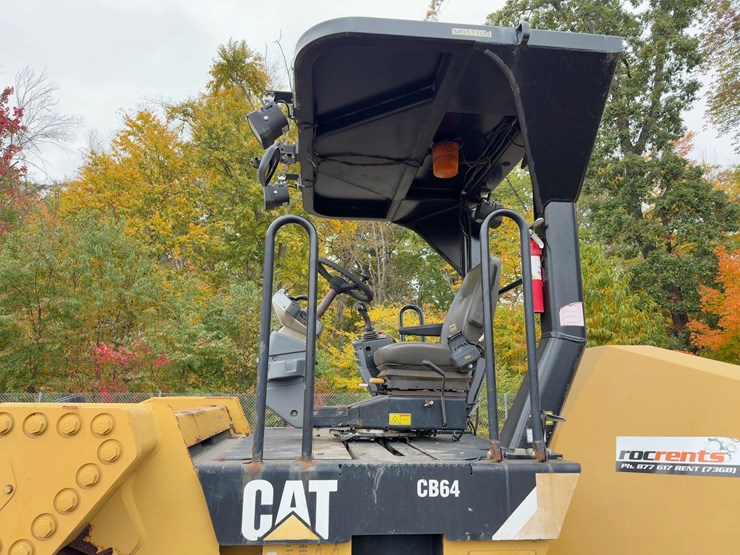 2011-caterpillar-cb64-image-18