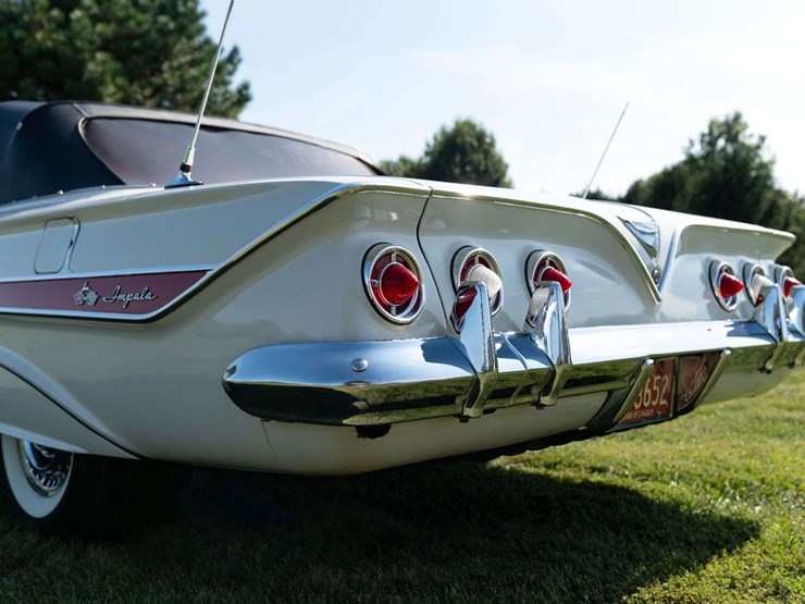 1961-chevrolet-impala-convertible-unrestored-original-image-29