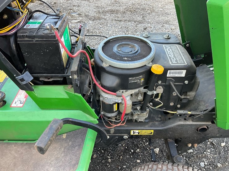john-deere-240-image-21