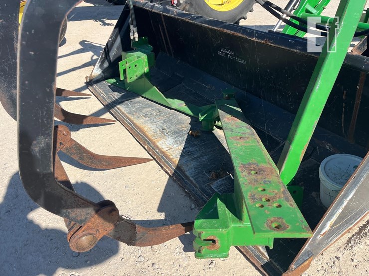 buhler-595-loader-&-bucket-image-3