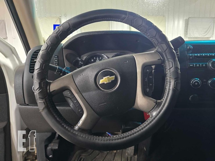2013-chevrolet-silverado-3500hd-image-10