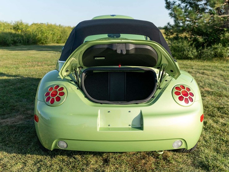 2005-volkswagen-new-beetle-gls-convertible-16,500-original-miles-image-24