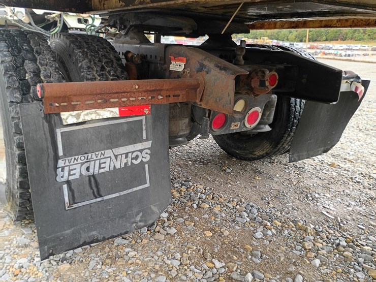 2003-freightliner-fl106-image-5