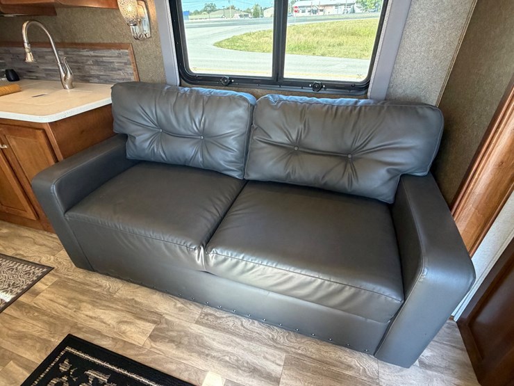 2018-ford-f550-image-37
