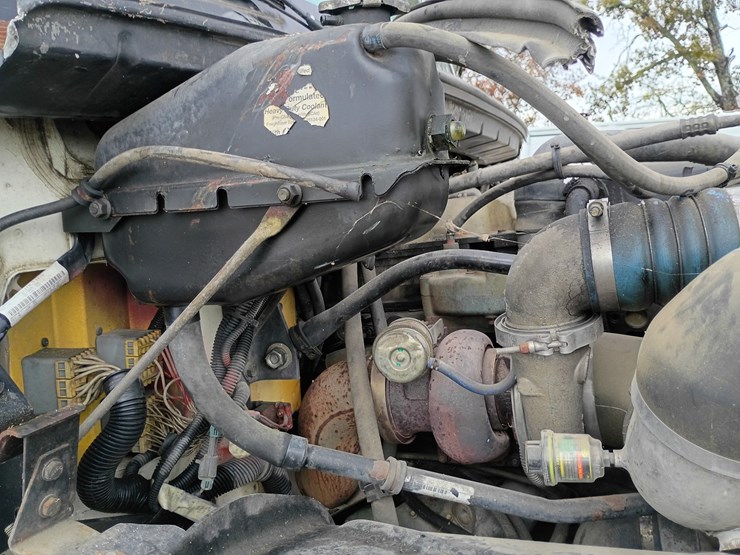 2003-freightliner-fl106-image-25