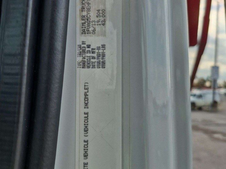 2014-freightliner-108sd-image-18
