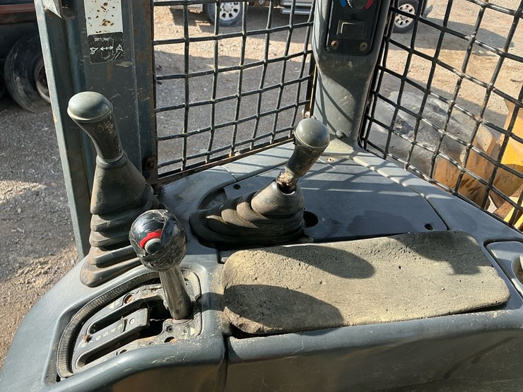 deere-640g-image-19