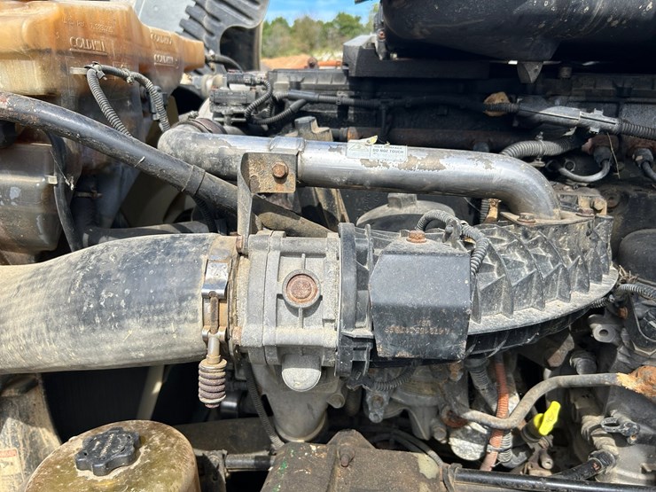 2016-freightliner-cascadia-125-image-55