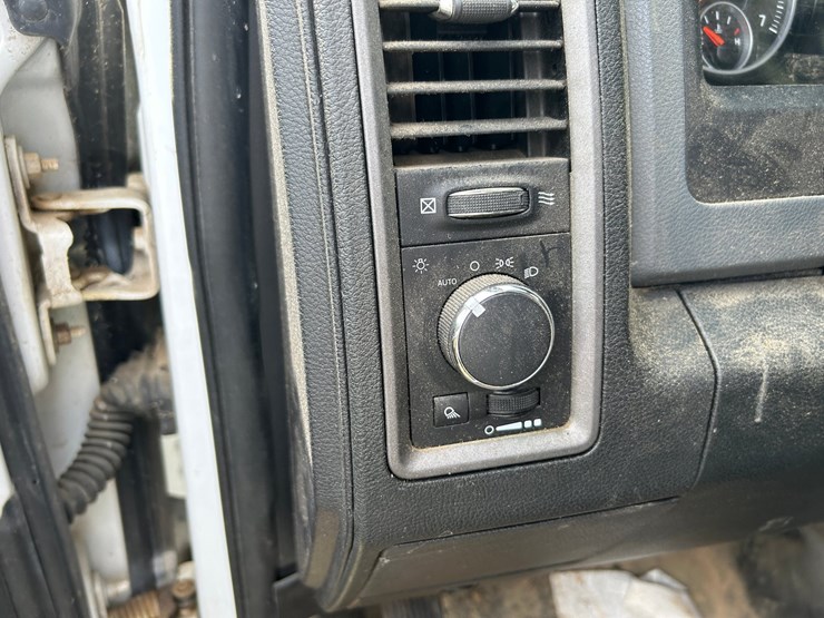 2014-dodge-1500-image-67