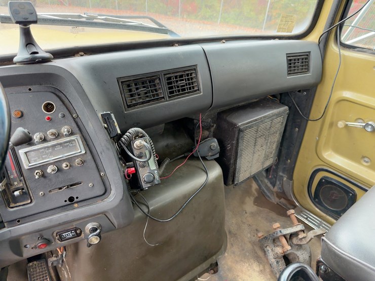 1990-ford-l9000-image-32