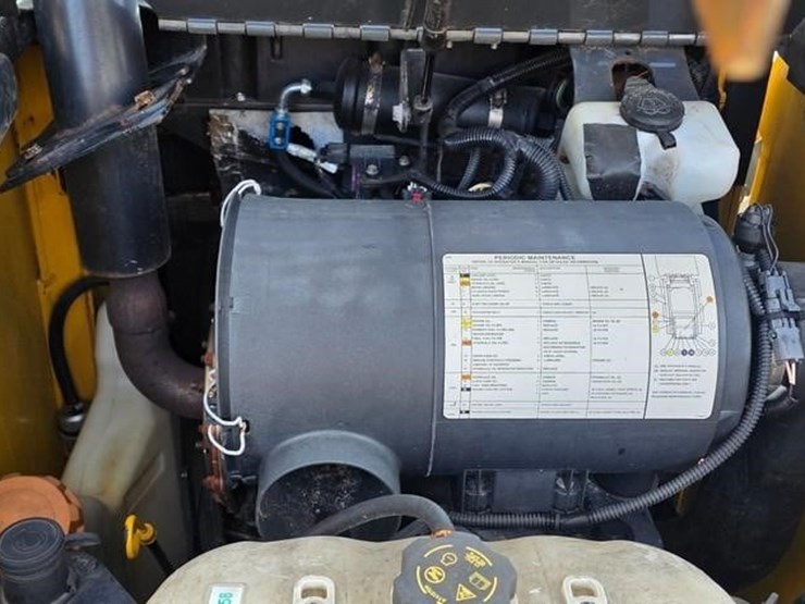 2015-deere-326e-image-38