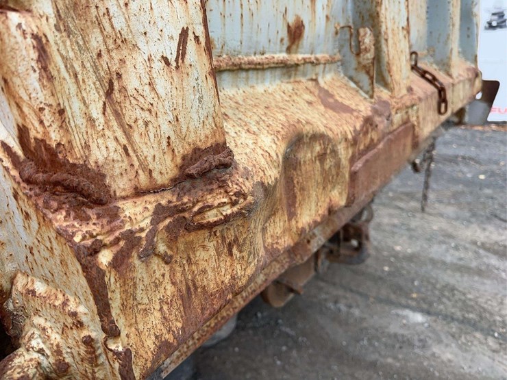 peterbilt-330-image-18
