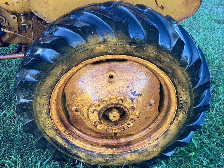 schramm-model-125-air-compressor-tractor-image-9