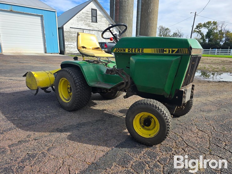 1981-john-deere-317-image-3