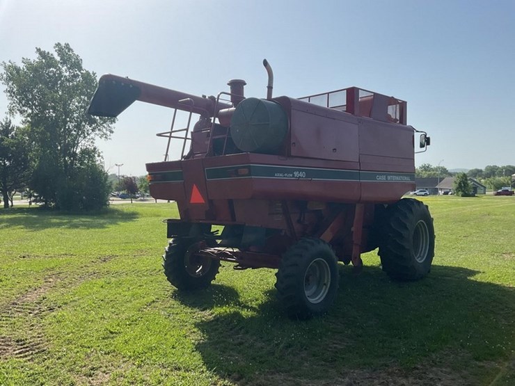 2011-case-ih-1640-image-5