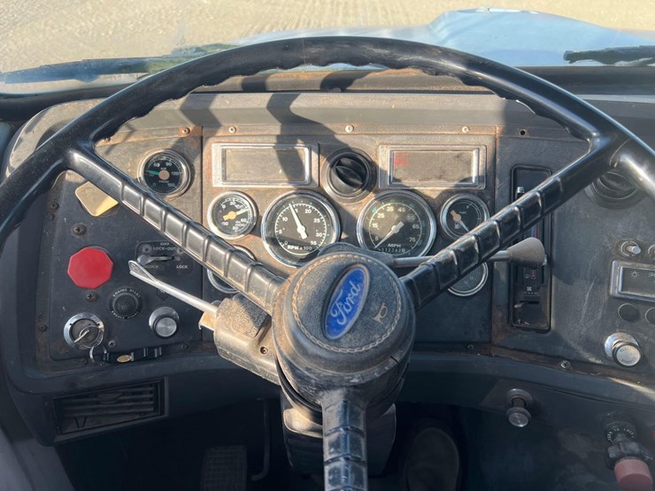 1991-ford-l9000-image-22