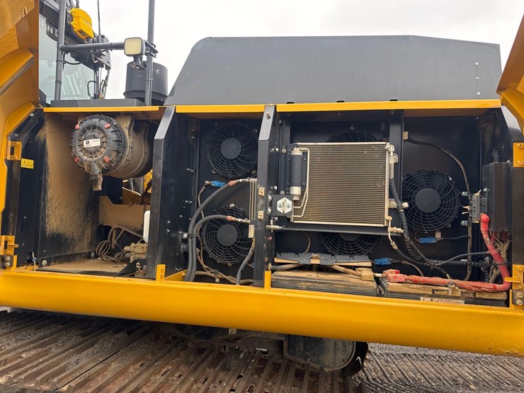 2023-john-deere-350-image-24