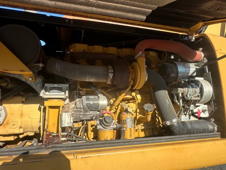 2012-caterpillar-m322d-image-24