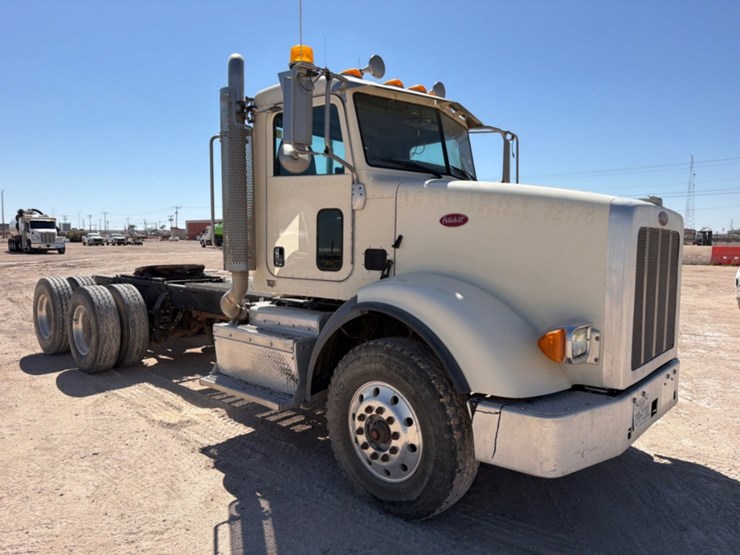 2017-peterbilt-365-image-3