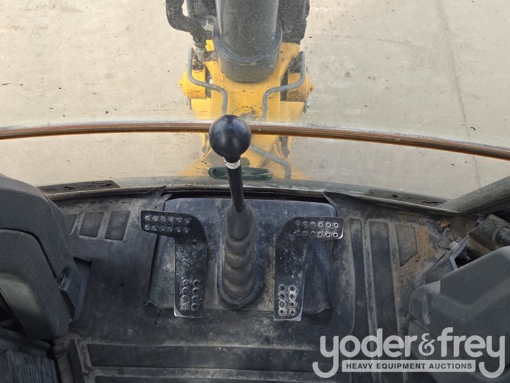 2020-deere-310sl-image-56