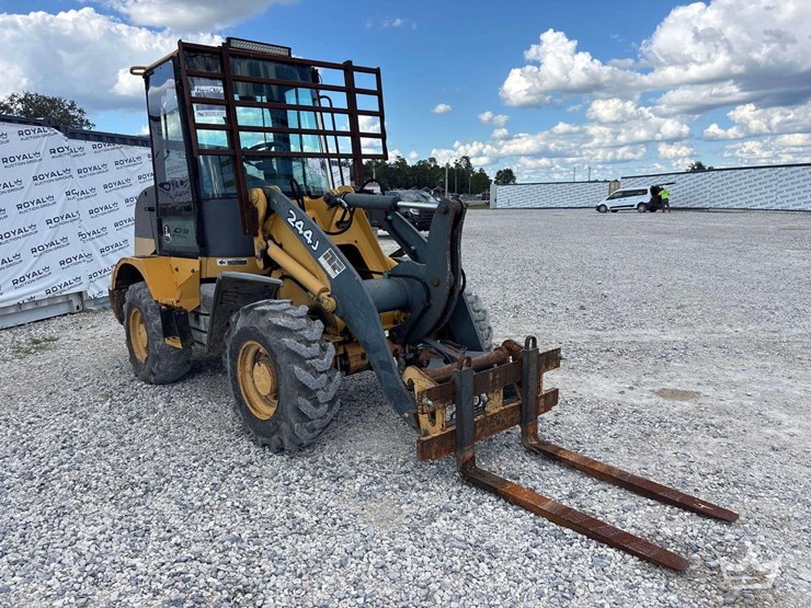 deere-244j-image-2