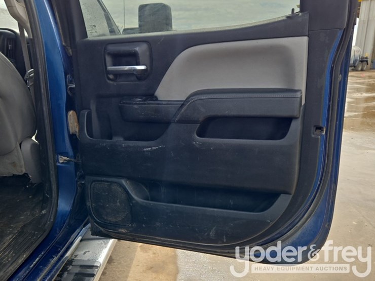 2015-chevrolet-silverado-2500-image-30