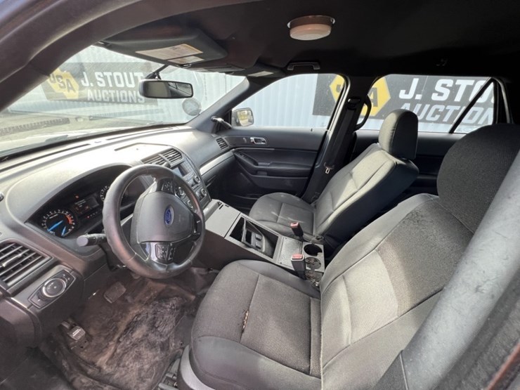 2018-ford-explorer-image-15