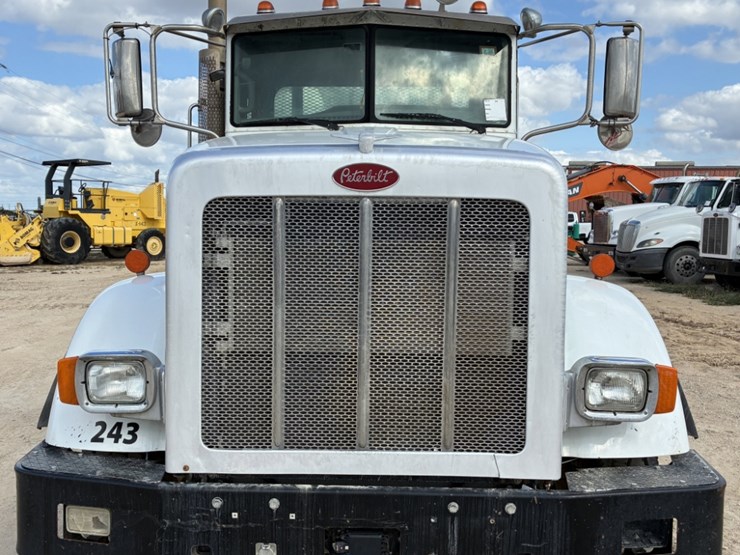 2016-peterbilt-367-image-2