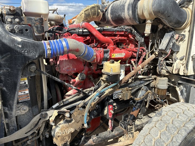 2016-peterbilt-367-image-15