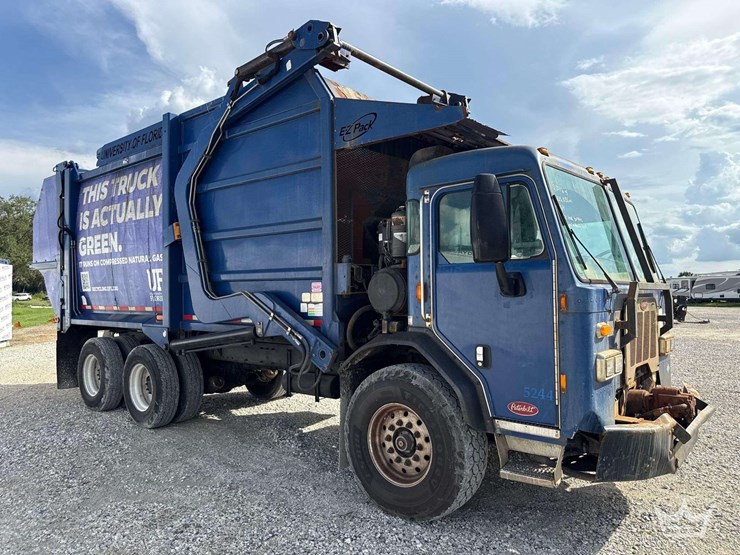 2016-perterbilt-320-ez-pack-35yd.-front-loader-garbage-truck-image-2