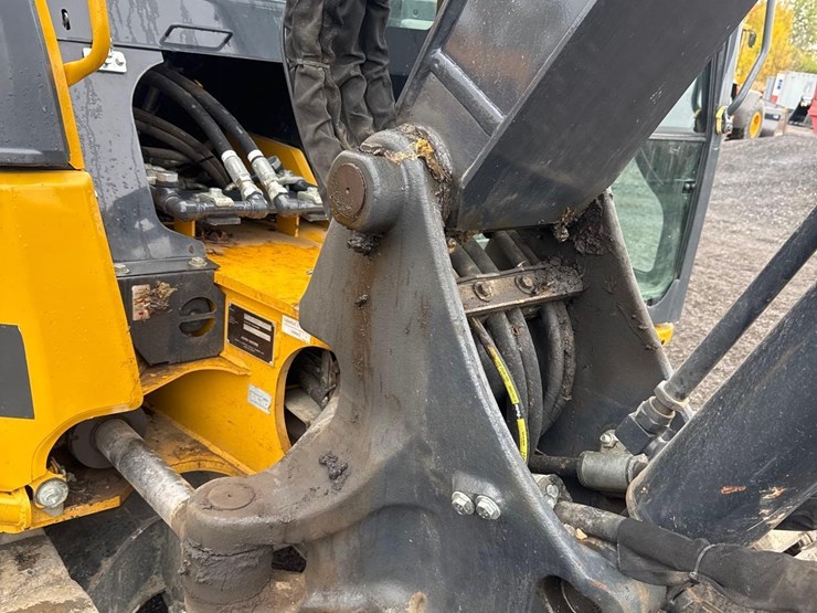 2024-john-deere-85-image-19