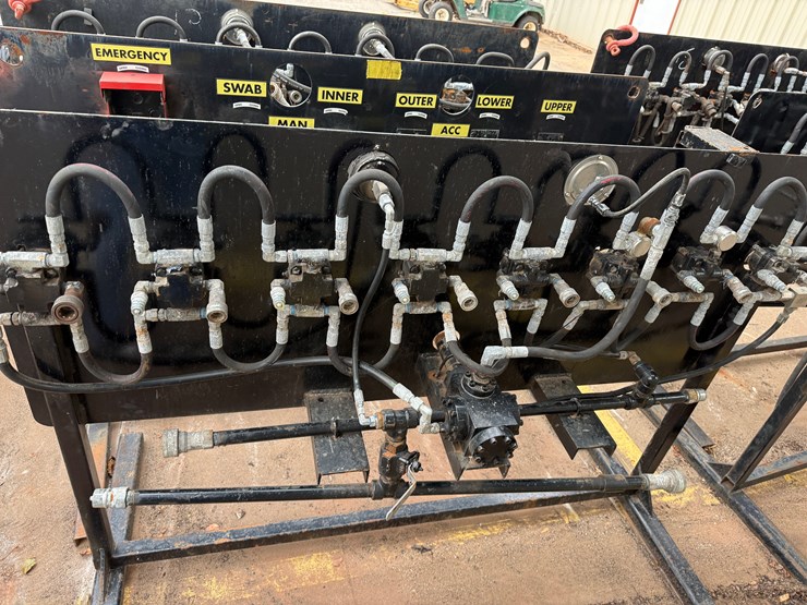 lot-w/-(3)-remote-5k-wp-accumulator--wireline-frac-valve-consoles-image-9