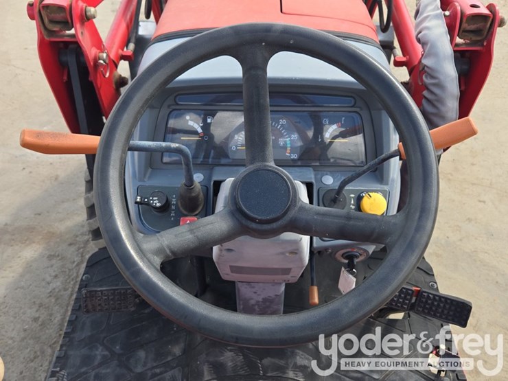 2010-massey-ferguson-1529-image-44