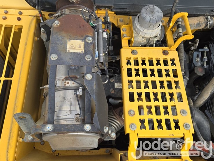 2015-komatsu-pc210-image-53