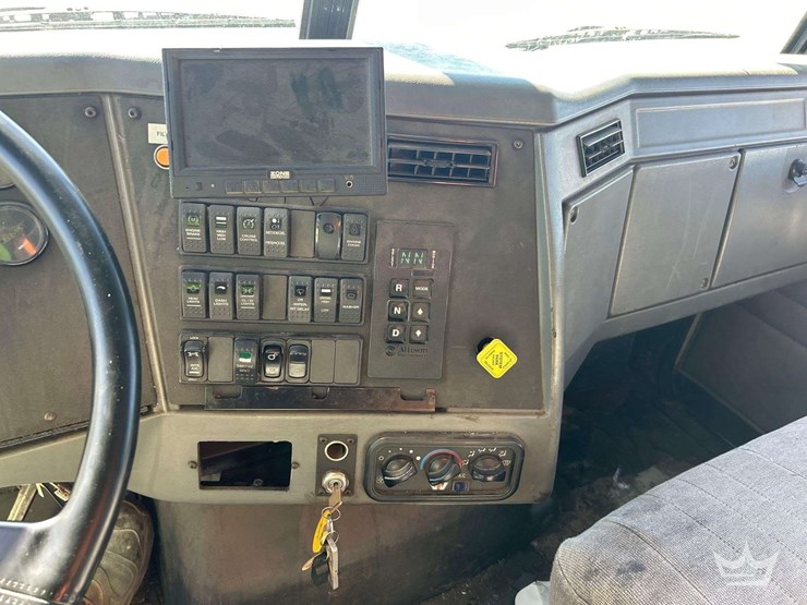 2010-wester-star-4900sa-ez-pack-goliath-g370c-25-yard-rear-loader-garbage-truck-image-16