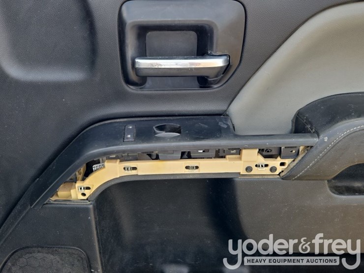 2015-chevrolet-silverado-2500-image-38