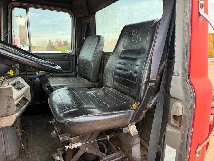 mack-dm690s-image-58
