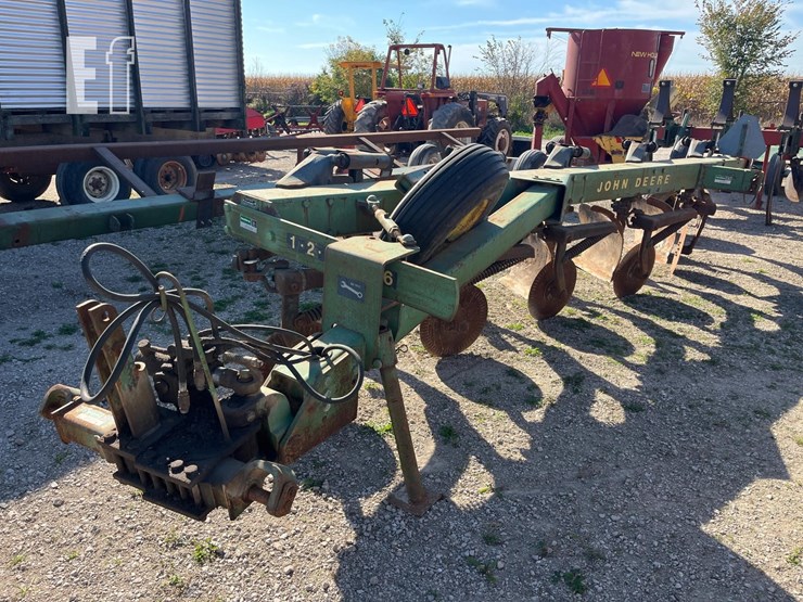 john-deere-2700-image-1
