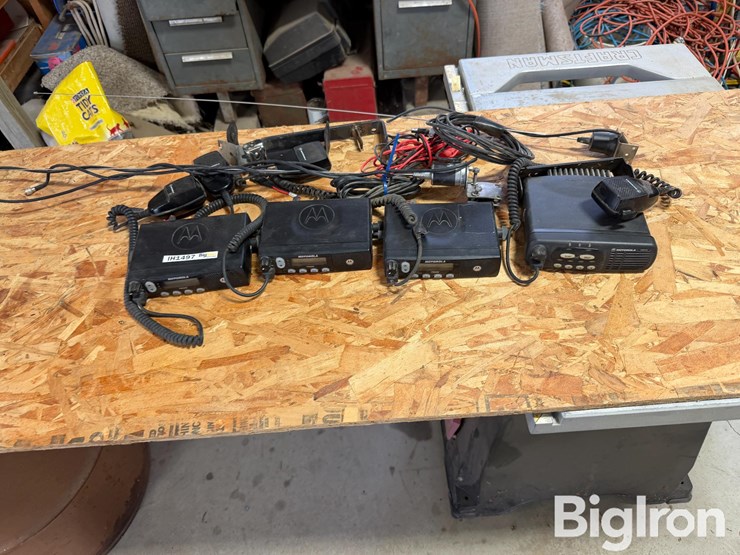 motorola-vhf-hiband-radios-image-2