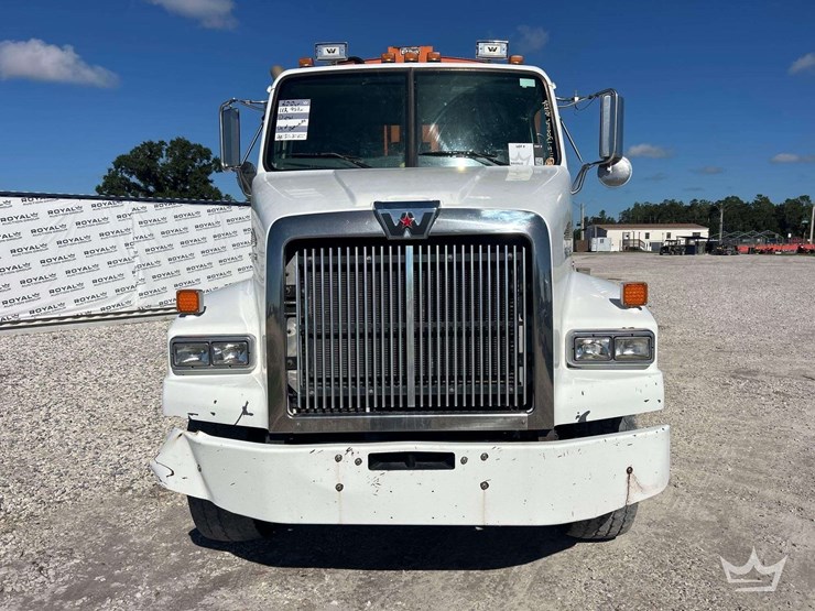 2010-wester-star-4900sa-ez-pack-goliath-g370c-25-yard-rear-loader-garbage-truck-image-26