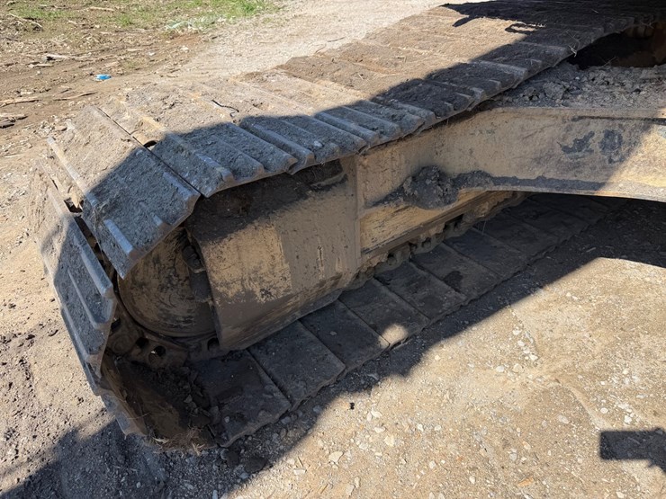 caterpillar-320e-image-17