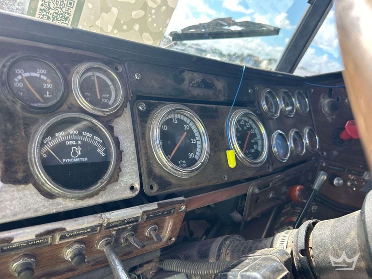 1993-freightliner-fld120-t/a-wet-kit-sleeper-cab-tractor-truck-image-16
