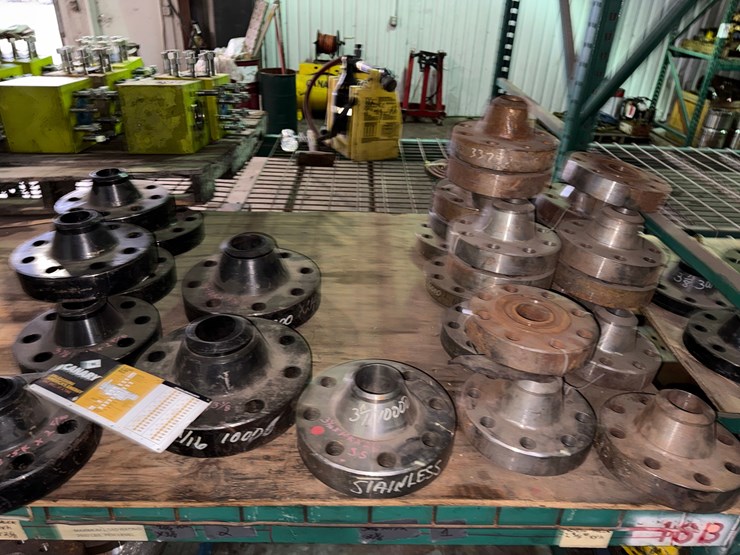 section-of-(18)-1-13/16”-15m-x-2-9/16”-10m-dsa’s-(14)-size-range-1-13/16”---7-1/16”-3m-10m-spacer-spools-&-x-over’s-image-5