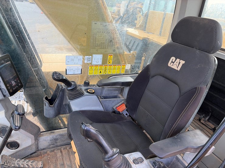 caterpillar-320-image-28