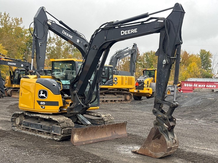2024-john-deere-85-image-9