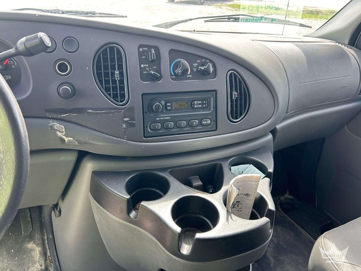 2007-ford-e-350-passenger-van-image-15