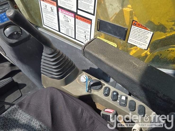 2015-komatsu-pc210-image-72