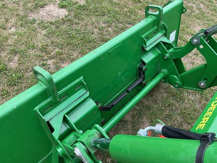 2025-john-deere-5075e-image-11