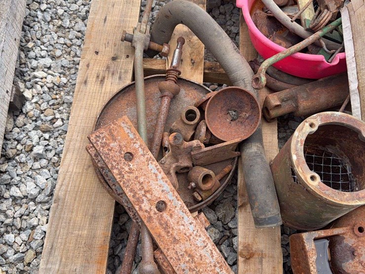 pallet-of-miscellaneous-parts.-image-8
