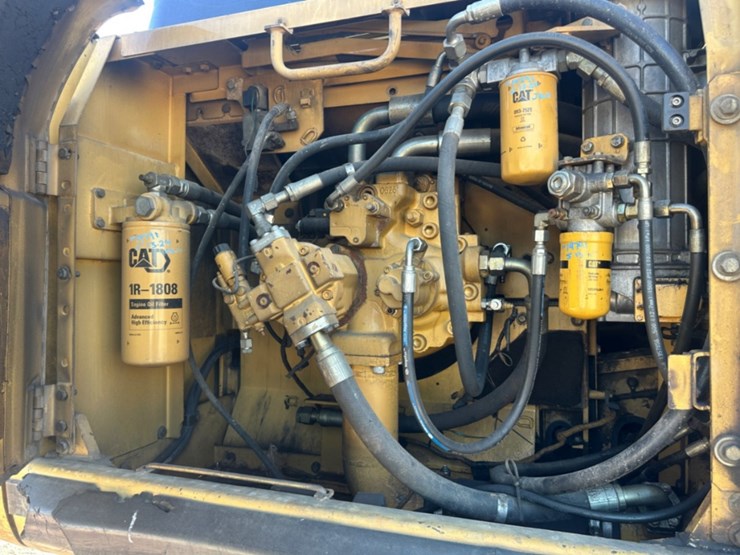 2007-caterpillar-330d-image-14